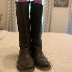 Frye Carson Black leather pull on boot, size 6, good condition